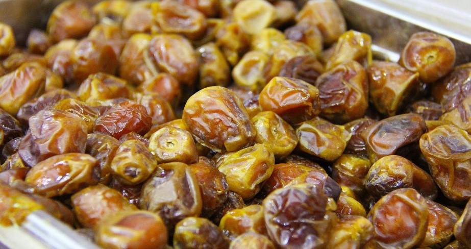 yellow barhi dates