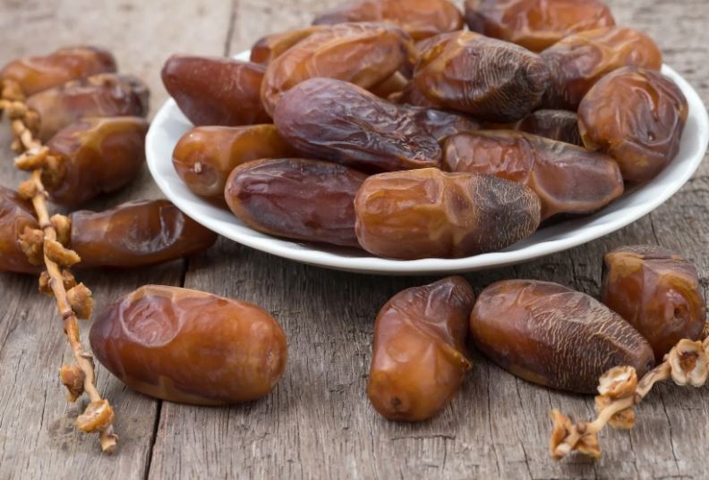 Yellow Barhi dates vs Medjool nutrition price